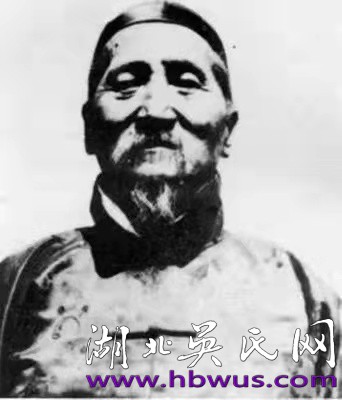 開明紳士吳貴齋       為民造福眾人夸