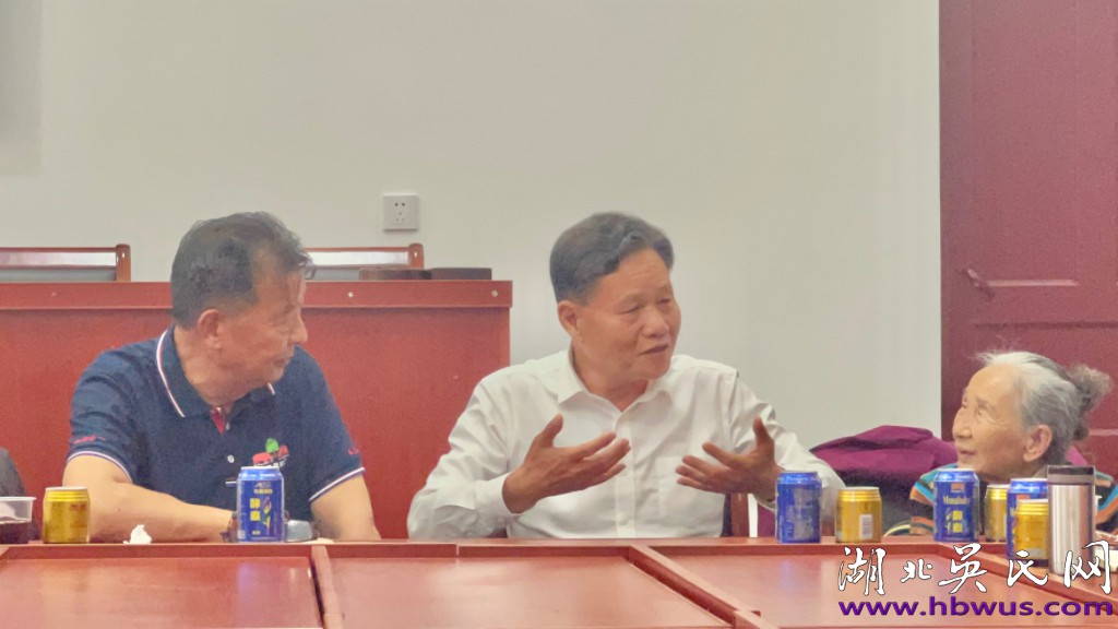 湖北吳氏熱烈歡迎世吳主席吳國榮、祖地吳氏會長吳衛(wèi)國蒞臨指導(dǎo)工作