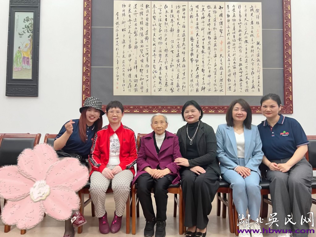 湖北吳氏熱烈歡迎世吳主席吳國榮、祖地吳氏會長吳衛(wèi)國蒞臨指導(dǎo)工作