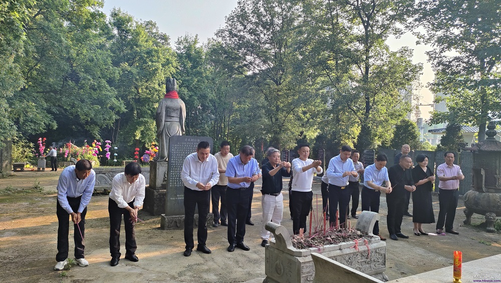 合林會長一行到陽新萬春公園參加座談會